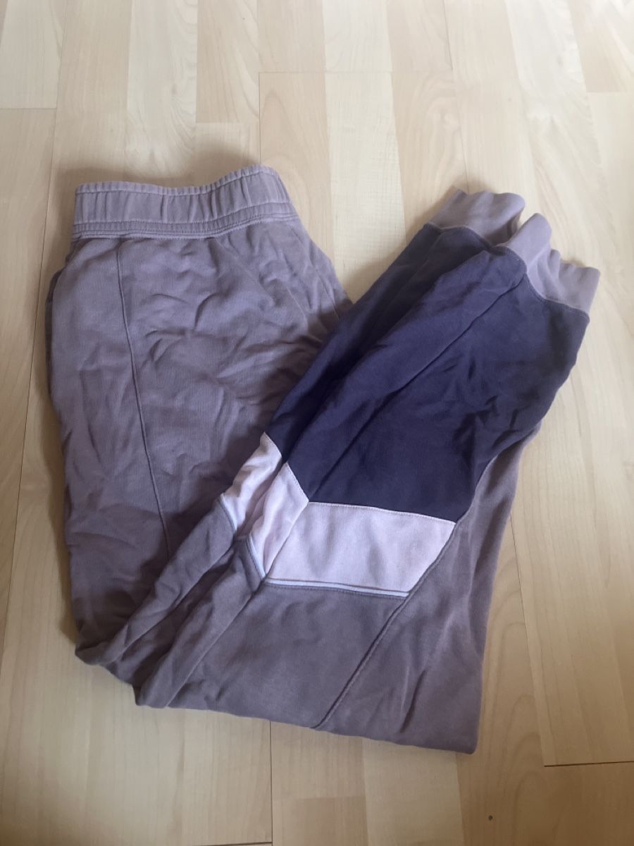 Nike Pantaloni: Nike Trainerhose violett – Nuovo (secondo la descrizione) da St. Gallen venduto da hnnh.koch
