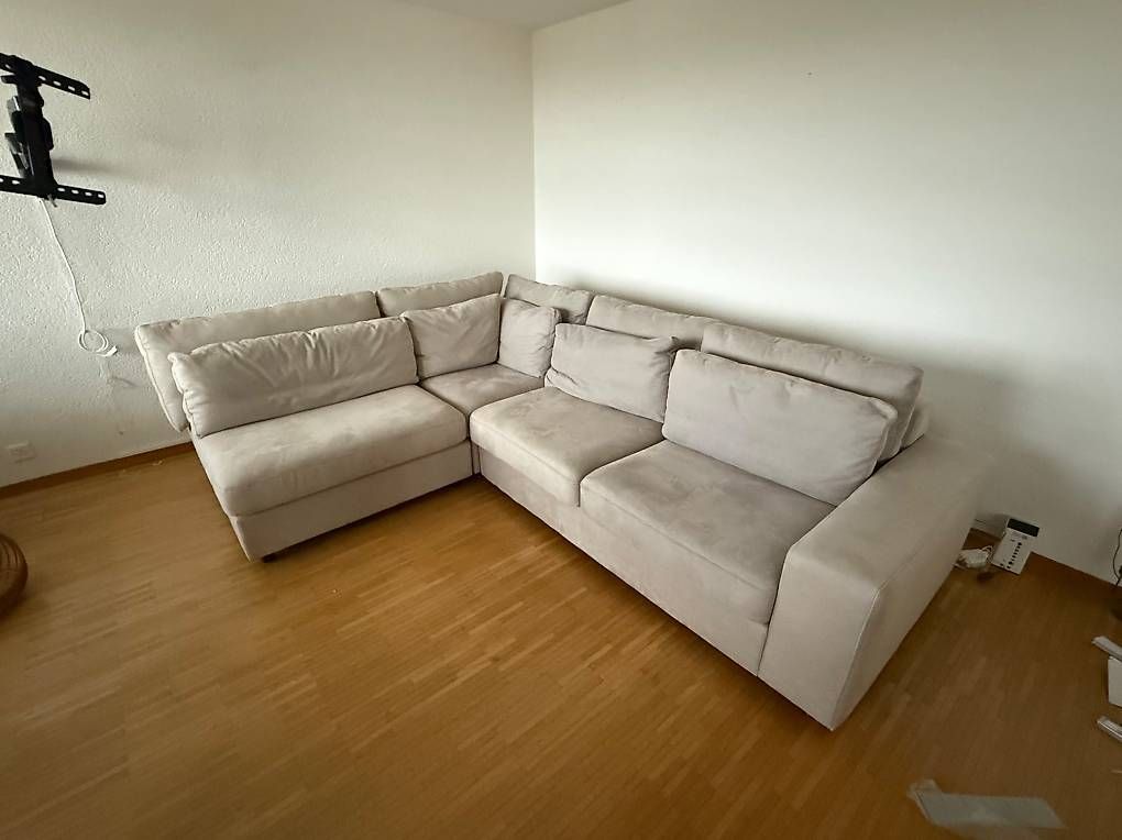 Sofas: Grosses Ecksofa hellgrau, modular – Neu und originalverpackt aus Zug von gin_t2t2