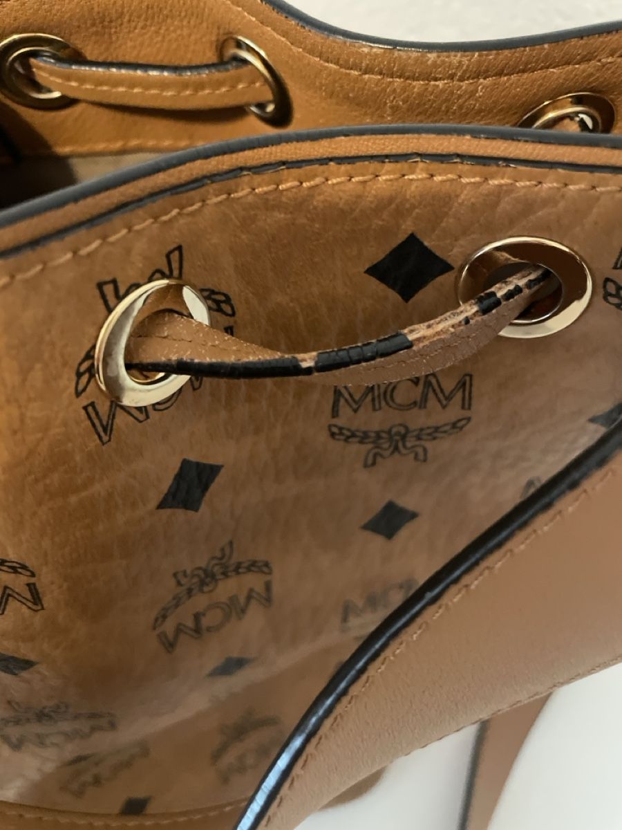 Mcm Borse da donna: MCM Beuteltasche braun Logo Muster gebraucht – Usato da Holderbank AG venduto da Hallo104 8