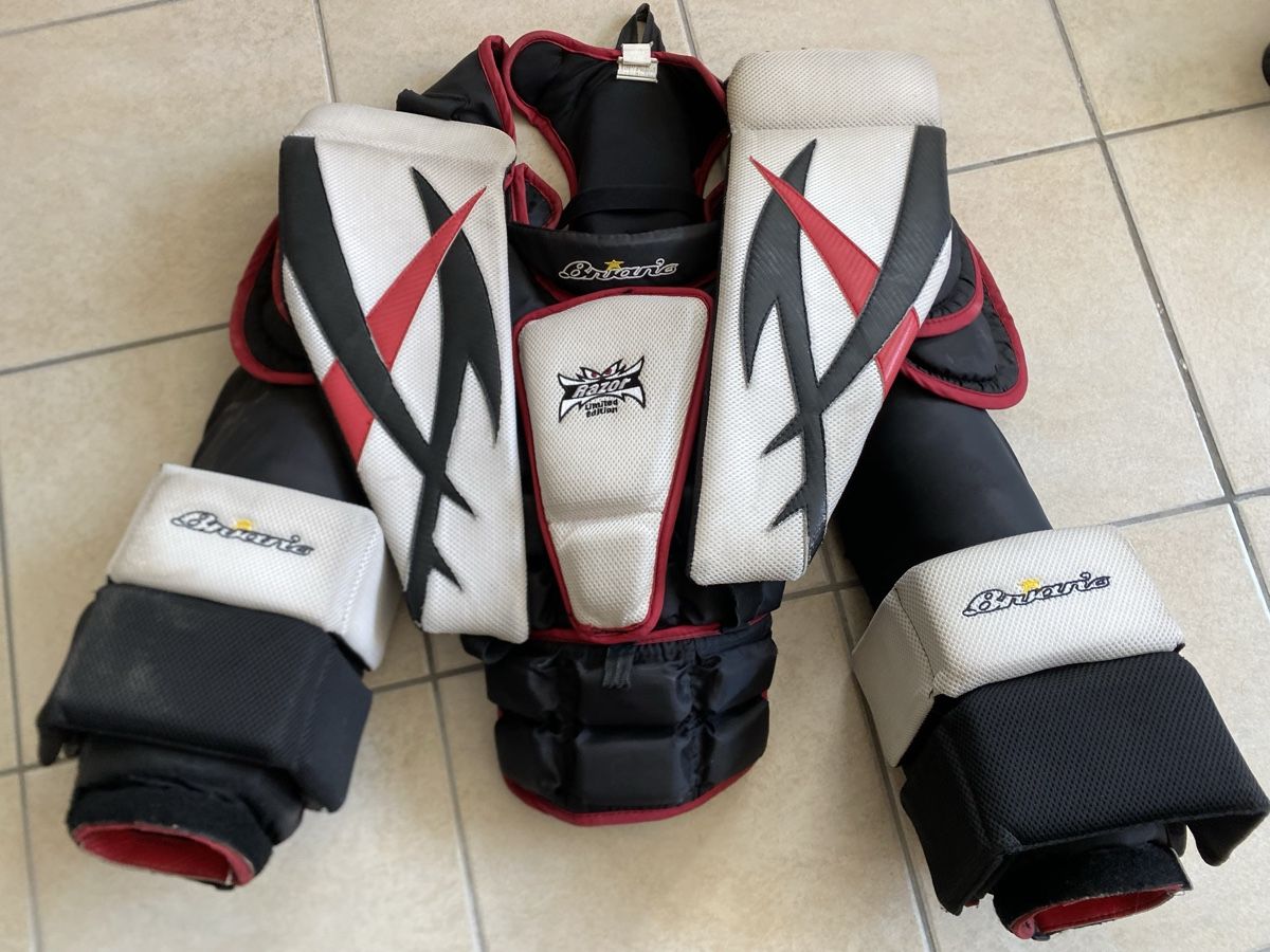 Completi, tute sportive e funzionali: Eishockey Torwartausrüstung – Usato da Studen BE venduto da Bigiyb 5
