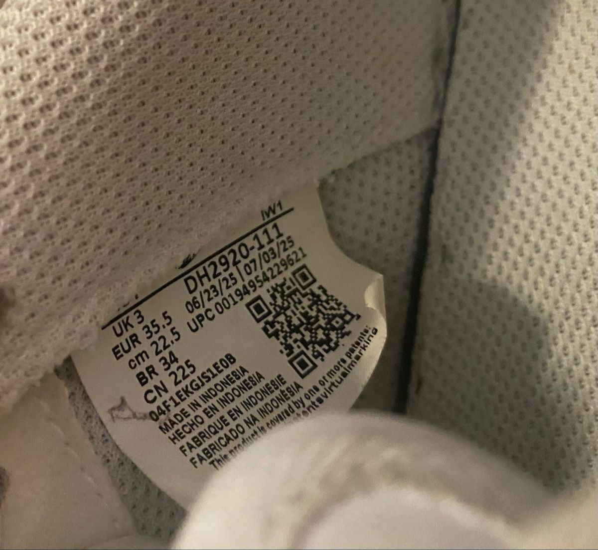 Nike Schuhe für Jungen: Nike Air 35.5 – Gebraucht aus Le Noirmont von Chreeba 3