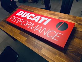 Enseigne lumineuse modèle expo 1m40 Ducati Performance