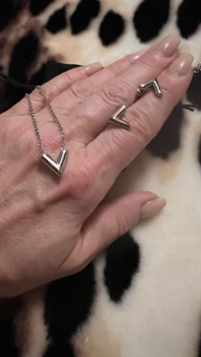 Altri gioielli: V Kette und Ohrstecker/ Stahl – Nuovo (secondo la descrizione) da Uznach venduto da bmw-girl 4