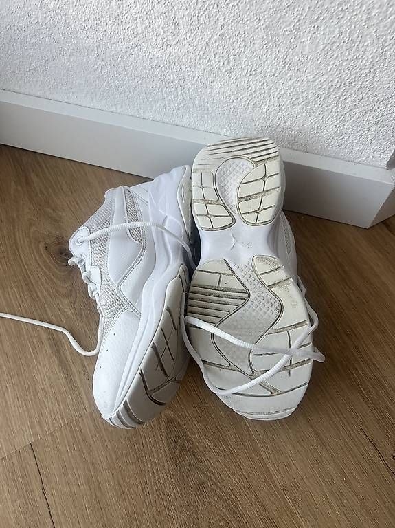 Chaussures femmes: Puma Schuhe Gr 39 – D'occasion à Oberrüti par Jes_seei 1