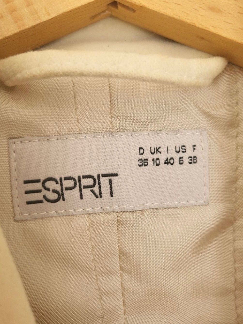 Esprit Giacche: Beige Übergangsjacke von Esprit, Gr 36 – Usato da Aarburg venduto da Petite-closet-Loop 3