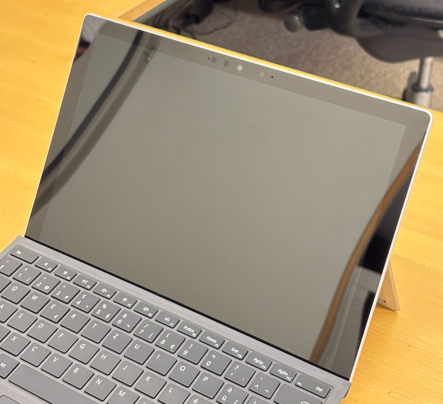 Microsoft Tablettes PC: Microsoft Surface Pro 7 (Intel Core i5, 8GB RAM, 128GB SSD) – D'occasion à Geroldswil par Kuale 2