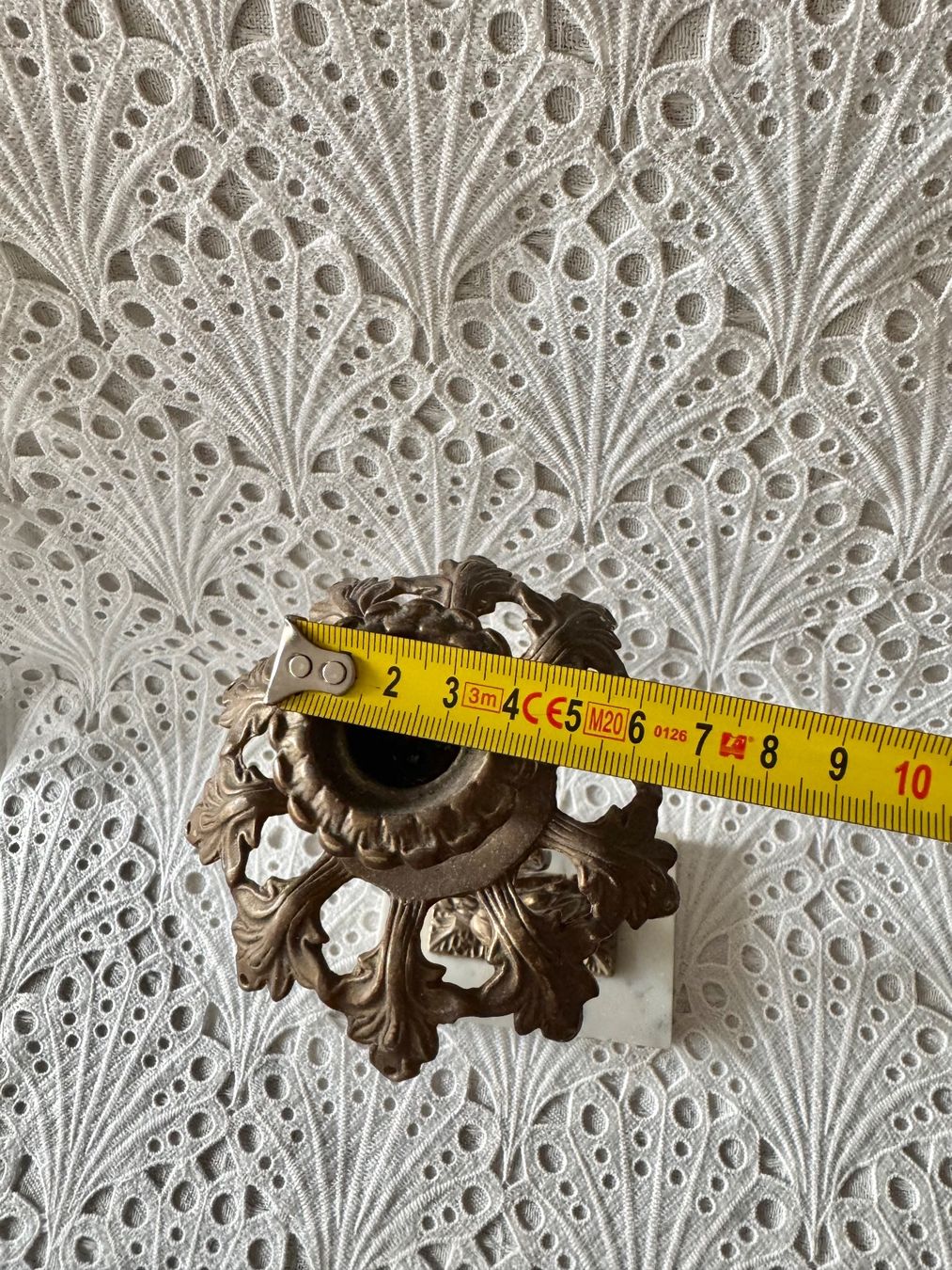 Kerzenständer: Prunkvoller Messing Kerzenständer Floral mit Mamor 38cm – Gebraucht aus Frenkendorf von Only1 5