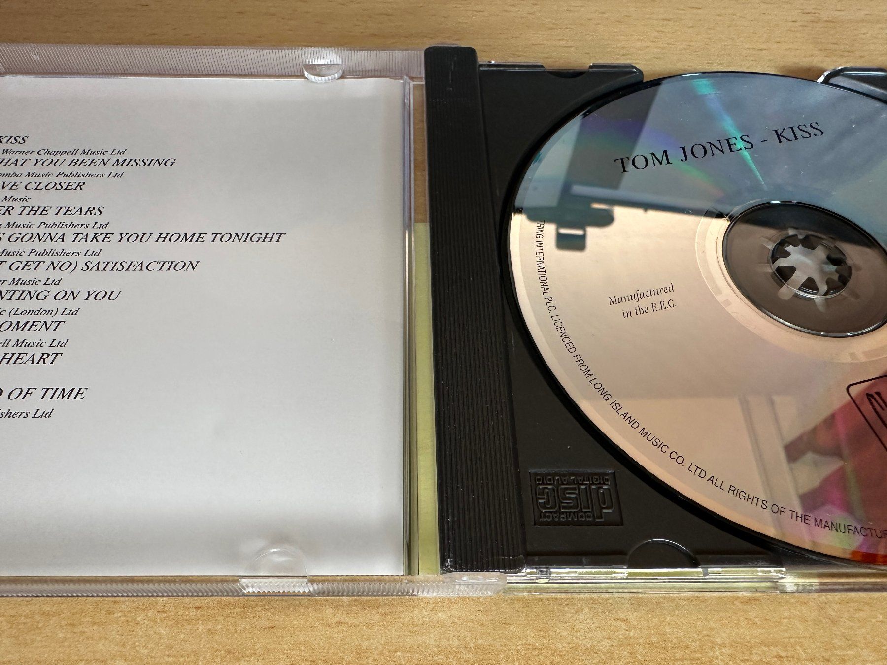 CD: Tom Jones – Kiss – Usato da Rikon im Tösstal venduto da Alpenmutz 2