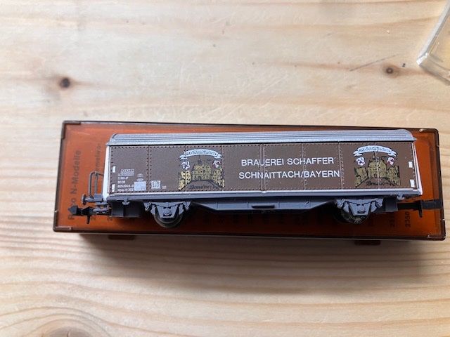 Roco Modellini di ferrovie: Roco Spur N DB Habis "Schaffer Bier, Bayern" – Nuovo (secondo la descrizione) da Thalwil venduto da Trainspotter 1