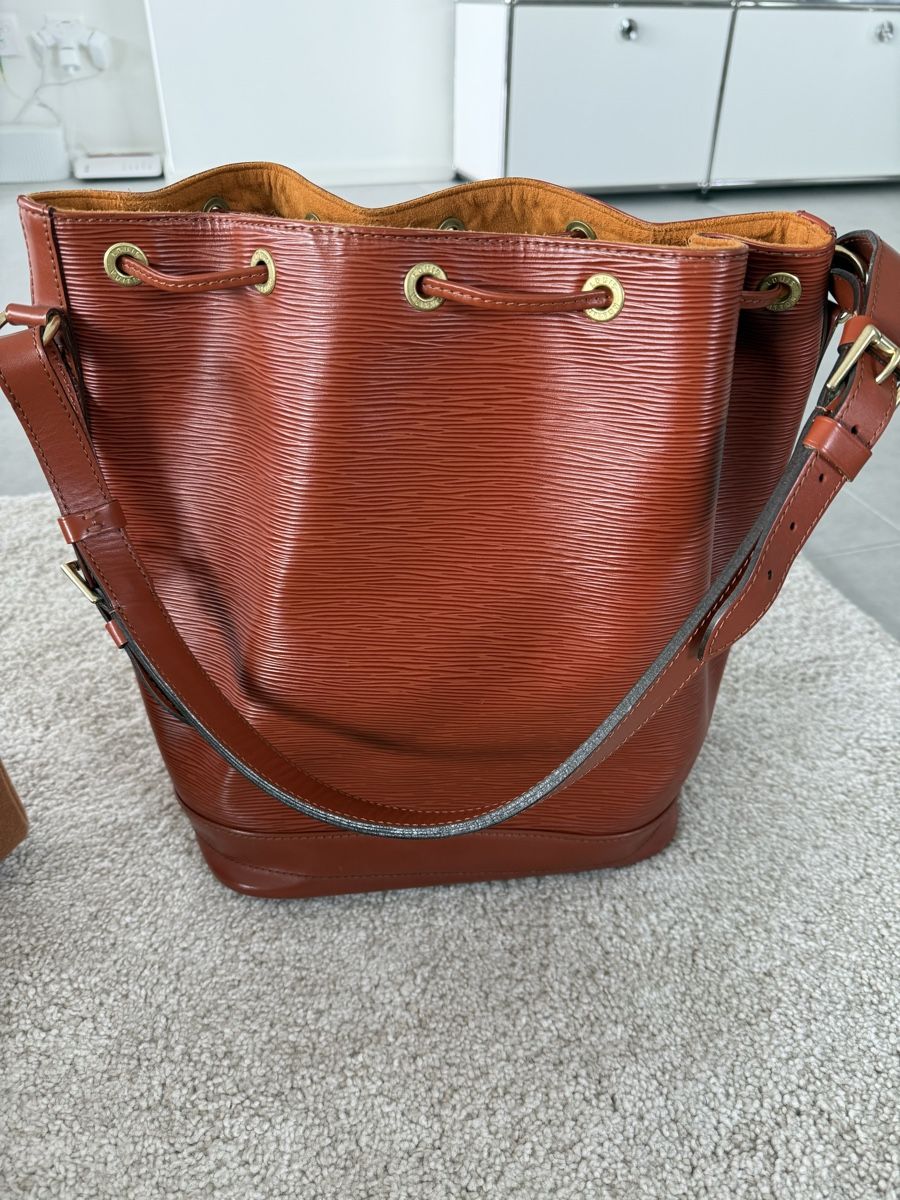 Louis Vuitton Taschen für Damen: Louis Vuitton Epi Borsa secchiello Grand Noé Cognac – Gebraucht aus Cureglia von Zucchi1 3