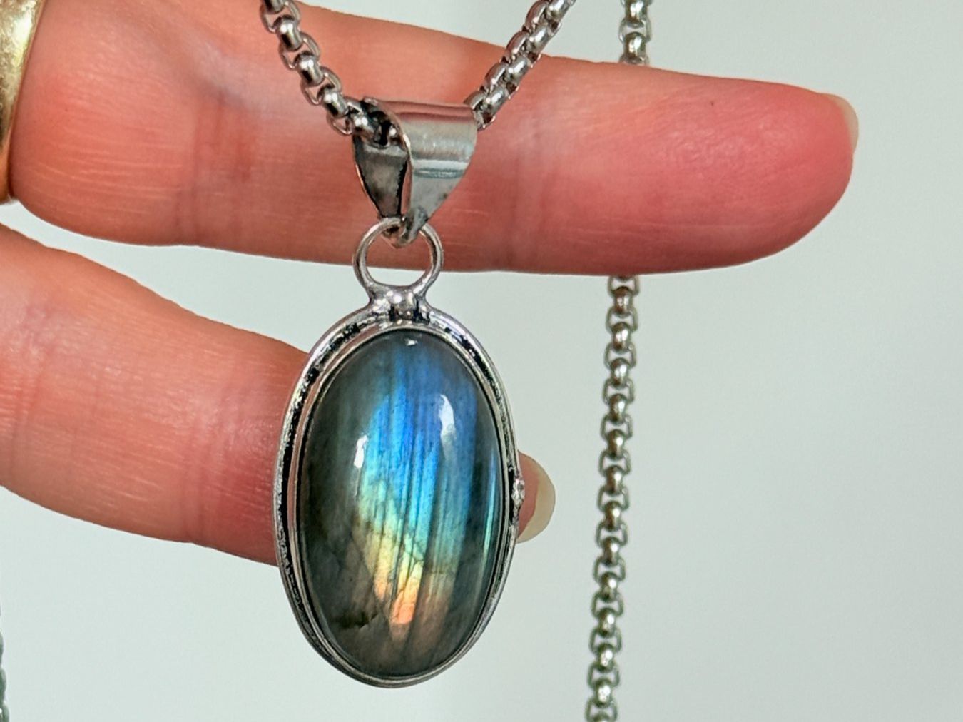 Colliers: Collier labradorite, élégant et tendance ✨ – Neuf avec emballage d'origine à Genève par AWWA
