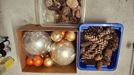 Weihnachtsdekoration inkl. künstlichem Weihnachtsbaum