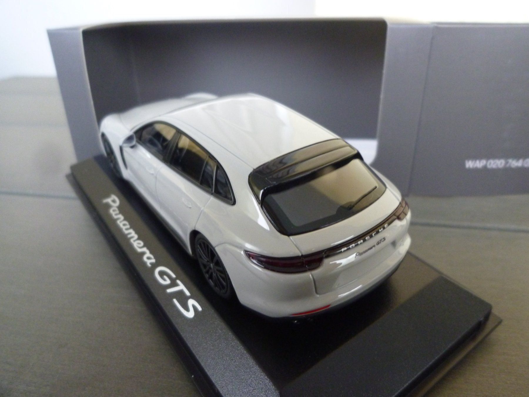 Minichamps Modellini d'auto: Porsche Panamera GTS – Nuovo e nell'imballaggio originale da Flawil venduto da Imperiosud 2