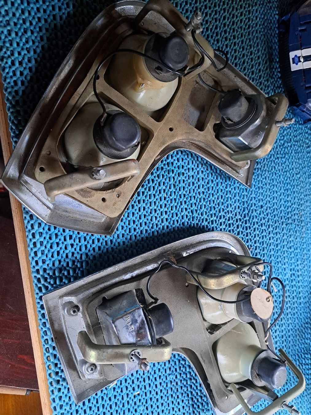 Tutti pezzi di ricambio auto: Oldtimer Rückleuchten Paar, vermutlich Triumph,  Chriysler – Usato da Kölliken venduto da Upcycling-by-Mc-TAM 7