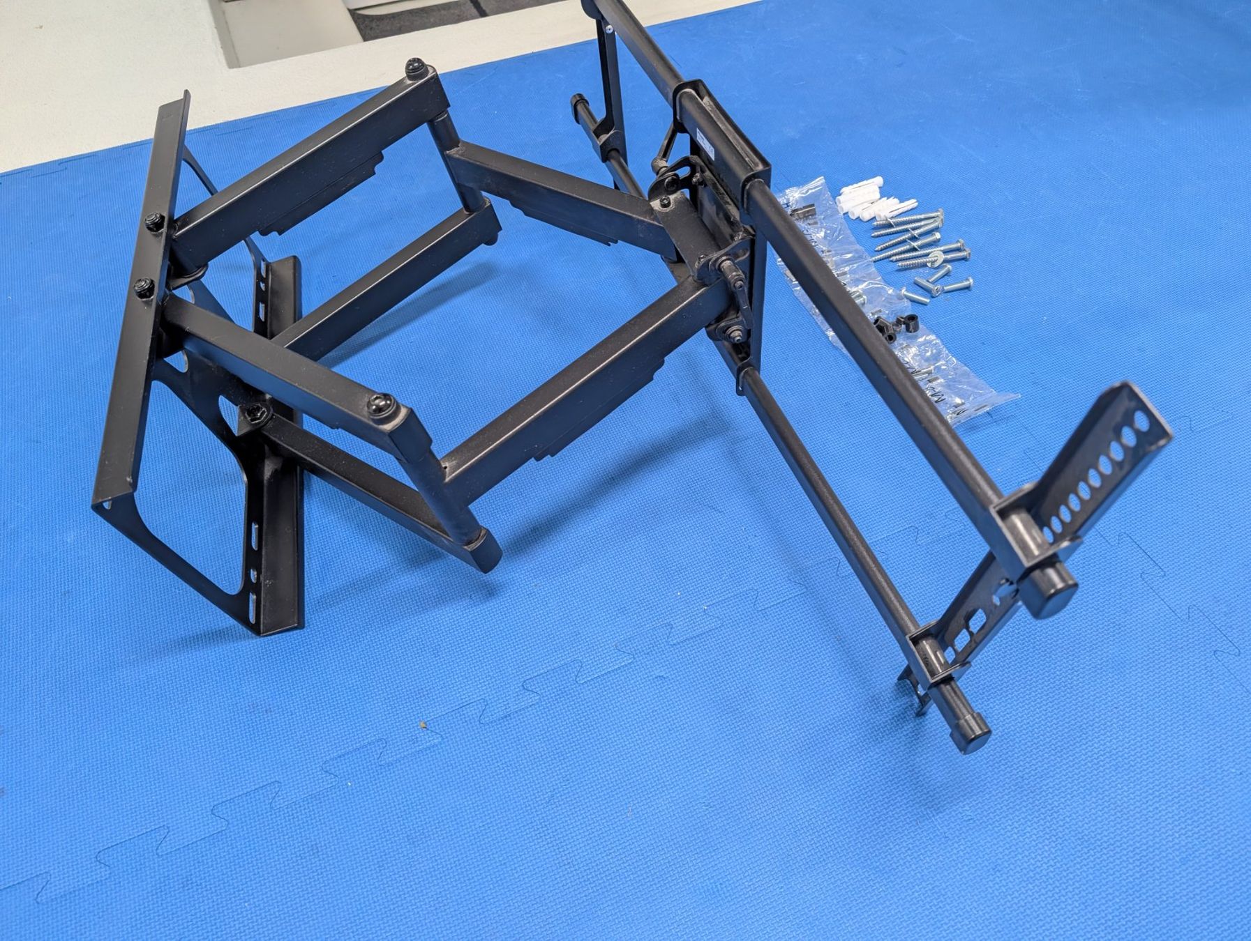 Supporti a parete: equip TV Wall Mount Bracket – Usato da Ehrendingen venduto da sam_7brb 3