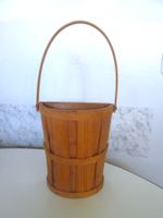 Leichter Holzblumenkorb zum Aufhängen