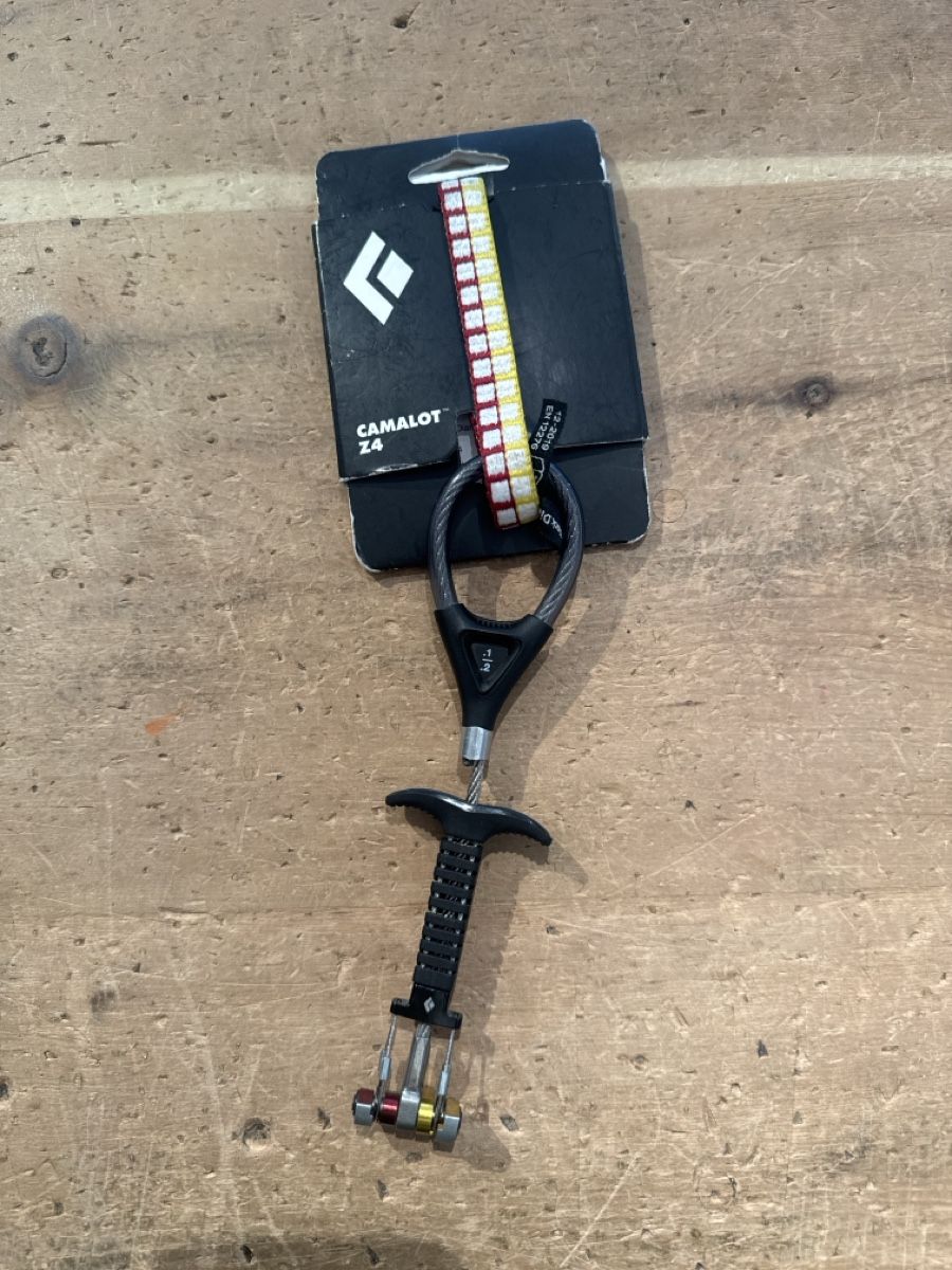 Matériel de grimpe: Black Diamond Camalot Z4 0.5 neu – Neuf avec emballage d'origine à Zuoz par nic_59ck
