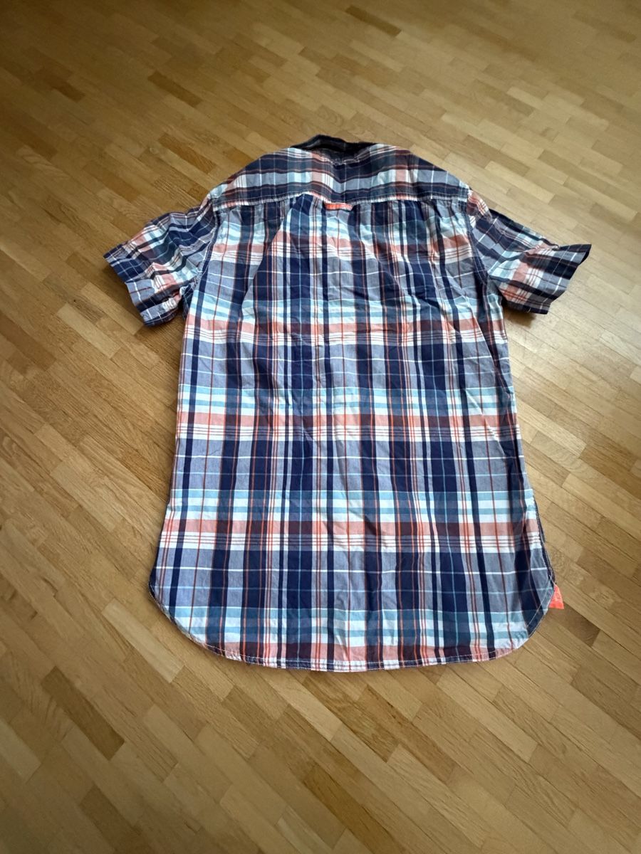 Hemden: Superdry Kurzarmhemd, Grösse M – Gebraucht aus Ittigen von mrv_jjl9 1
