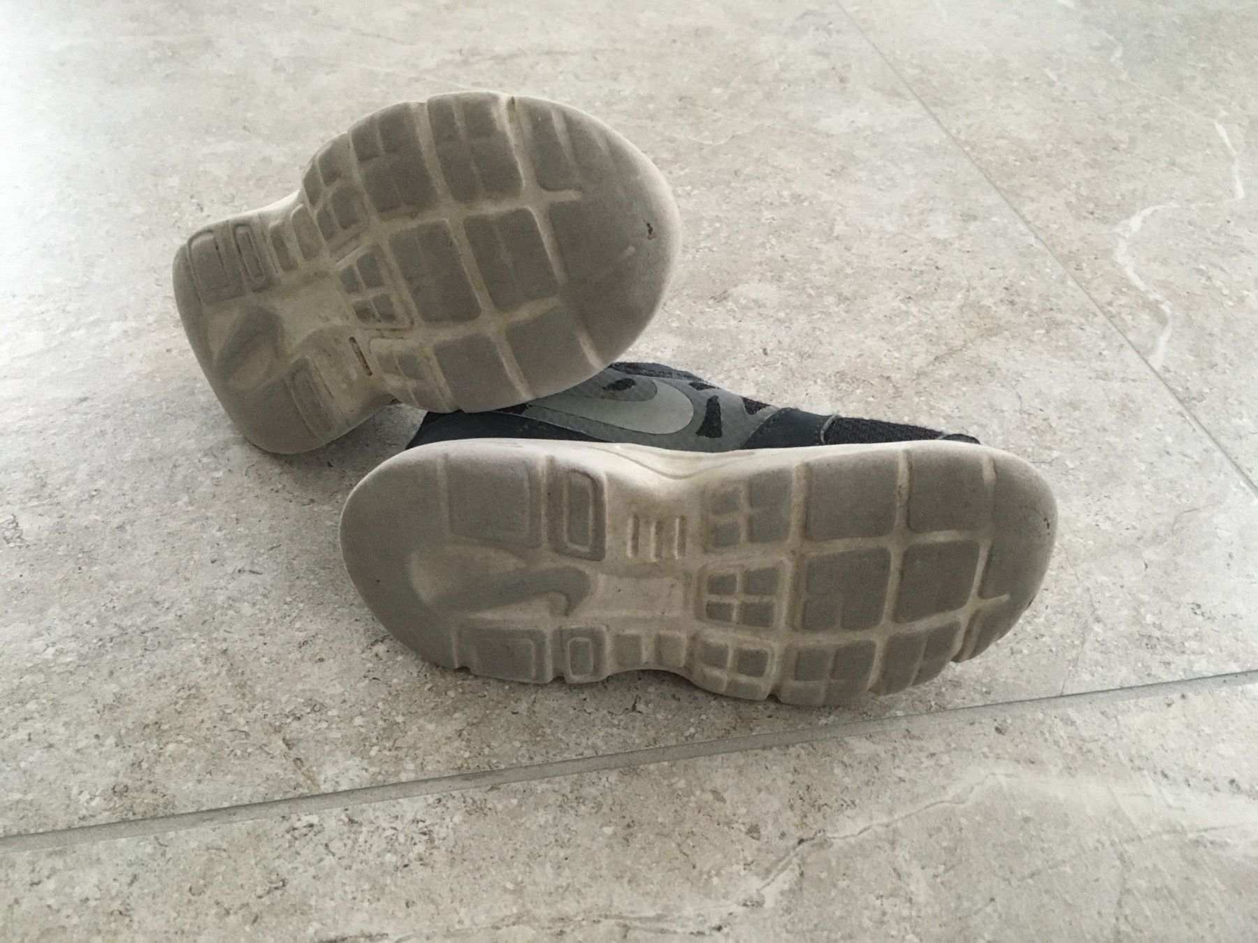 Nike Schuhe für Jungen: Nike Sneakers Gr. 26 – Gebraucht aus Gächlingen von Tara_devi 1