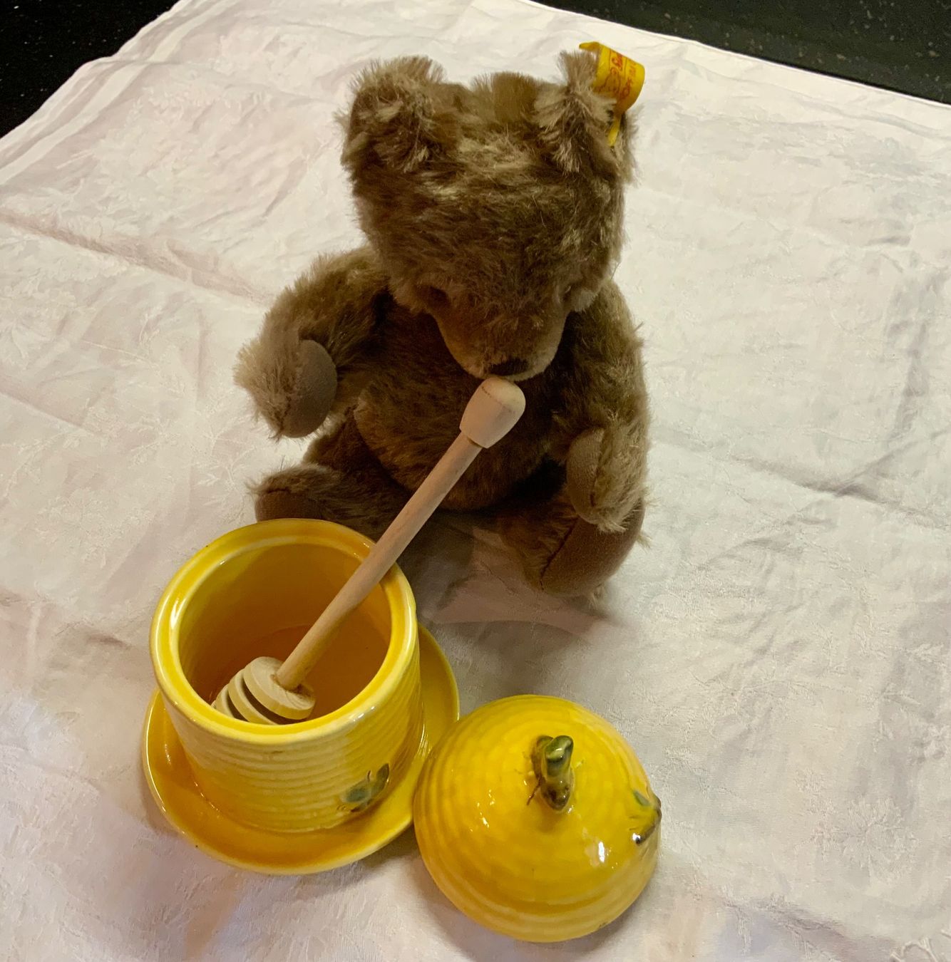 Jouets: Steiff Bär mit Honigtopf – D'occasion à Münchenbuchsee par kruseli 1