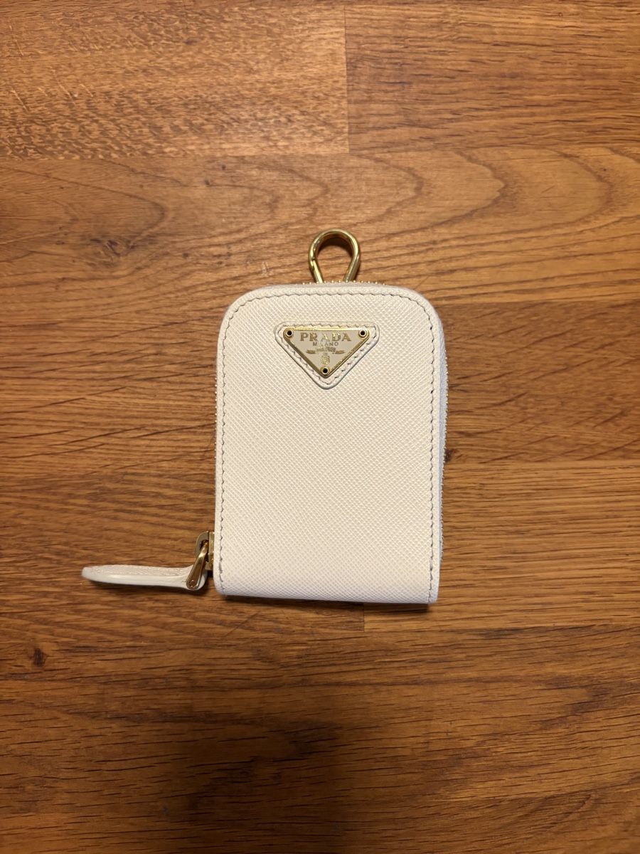 Borse da donna: Prada Case weiss – Usato da Lenzburg venduto da Original_vail
