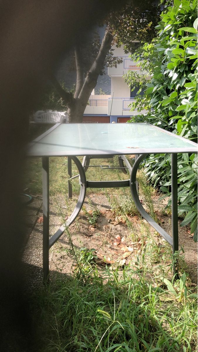 Tavoli: Garden table metal frame glass top – Usato da Baltschieder venduto da Miumiu21