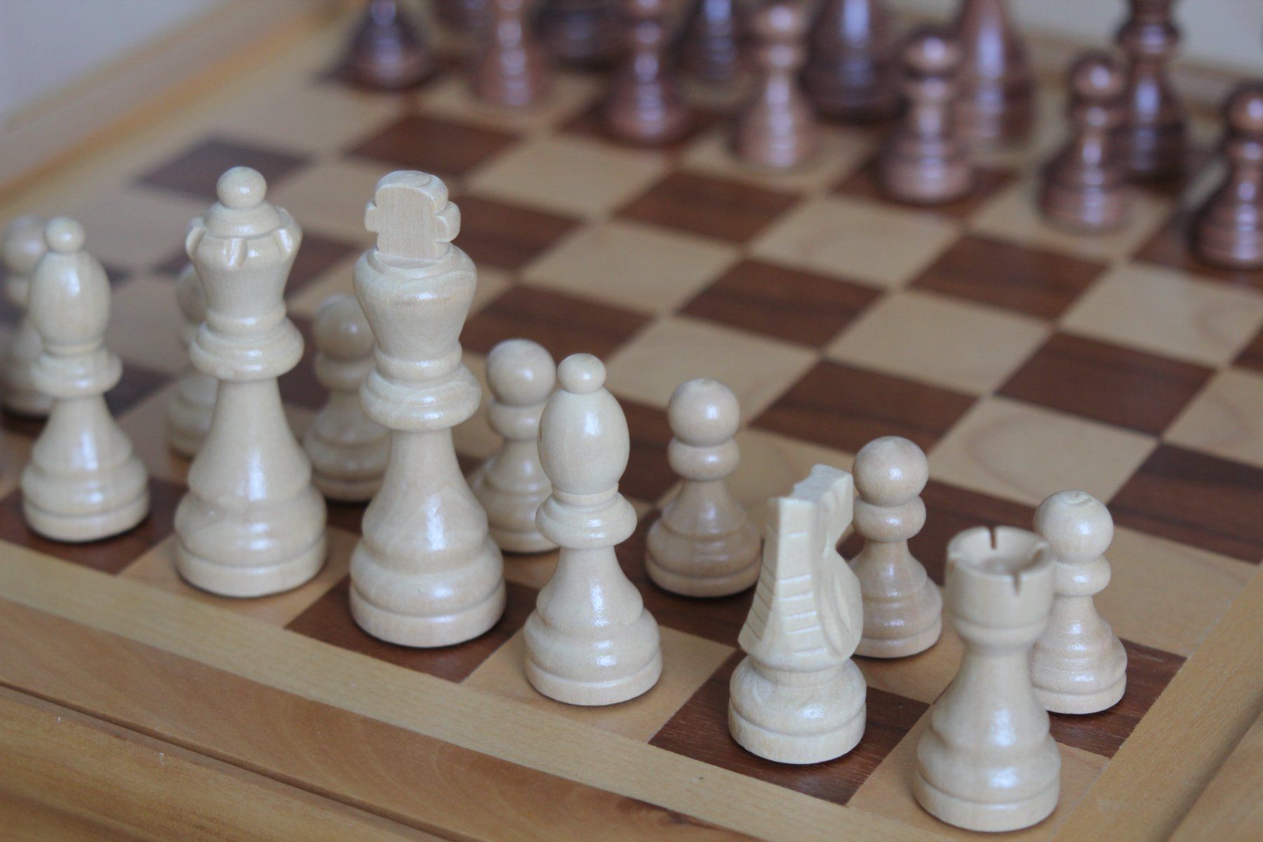 Spiele: Schach, Dame, Backgammon in Holzkiste – Gebraucht aus Münchenstein von brigser 1