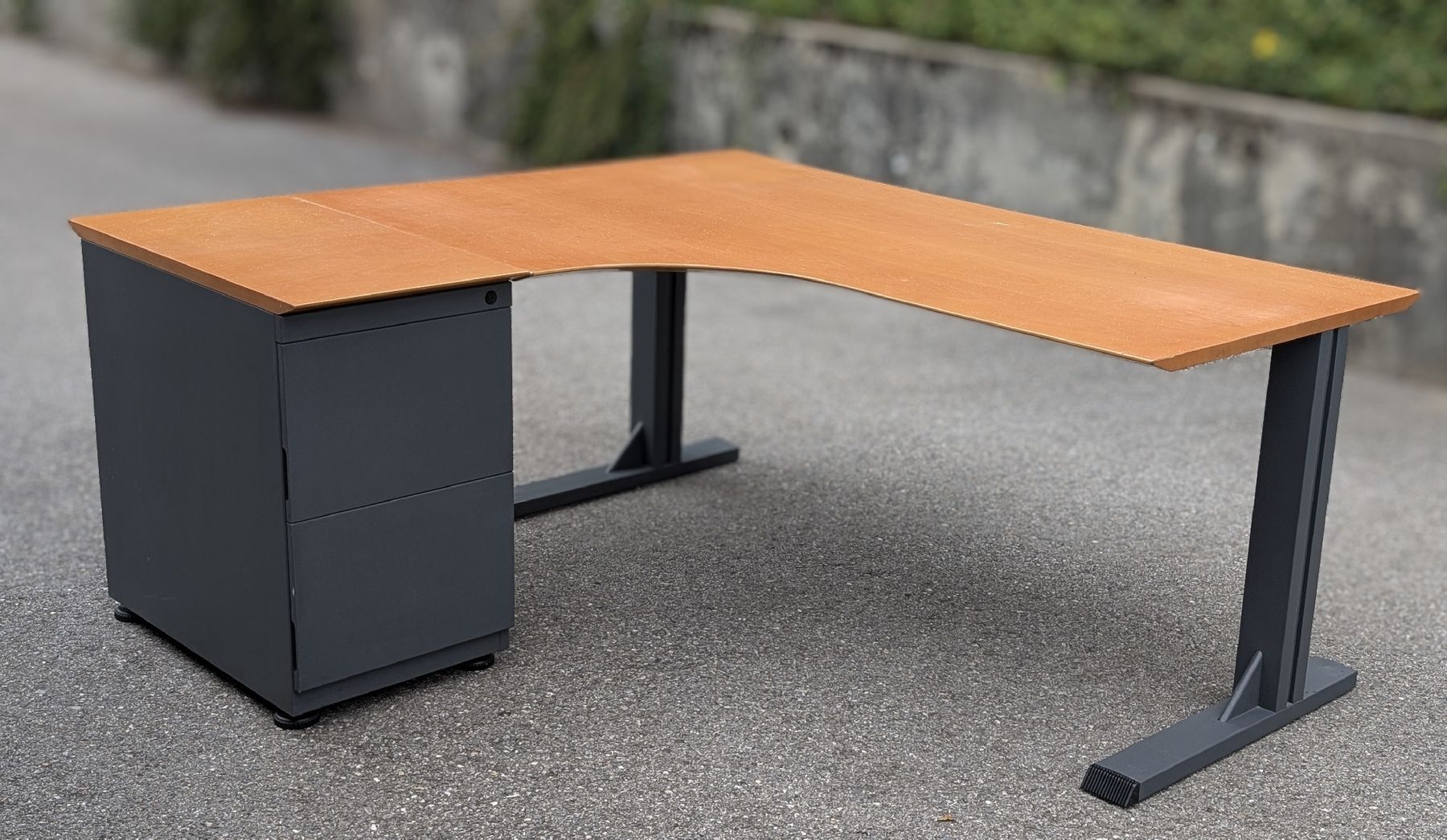 Bureaux: BIGLA Bureau + meuble tiroirs – D'occasion à La Croix -Lutry par fre_686w 2