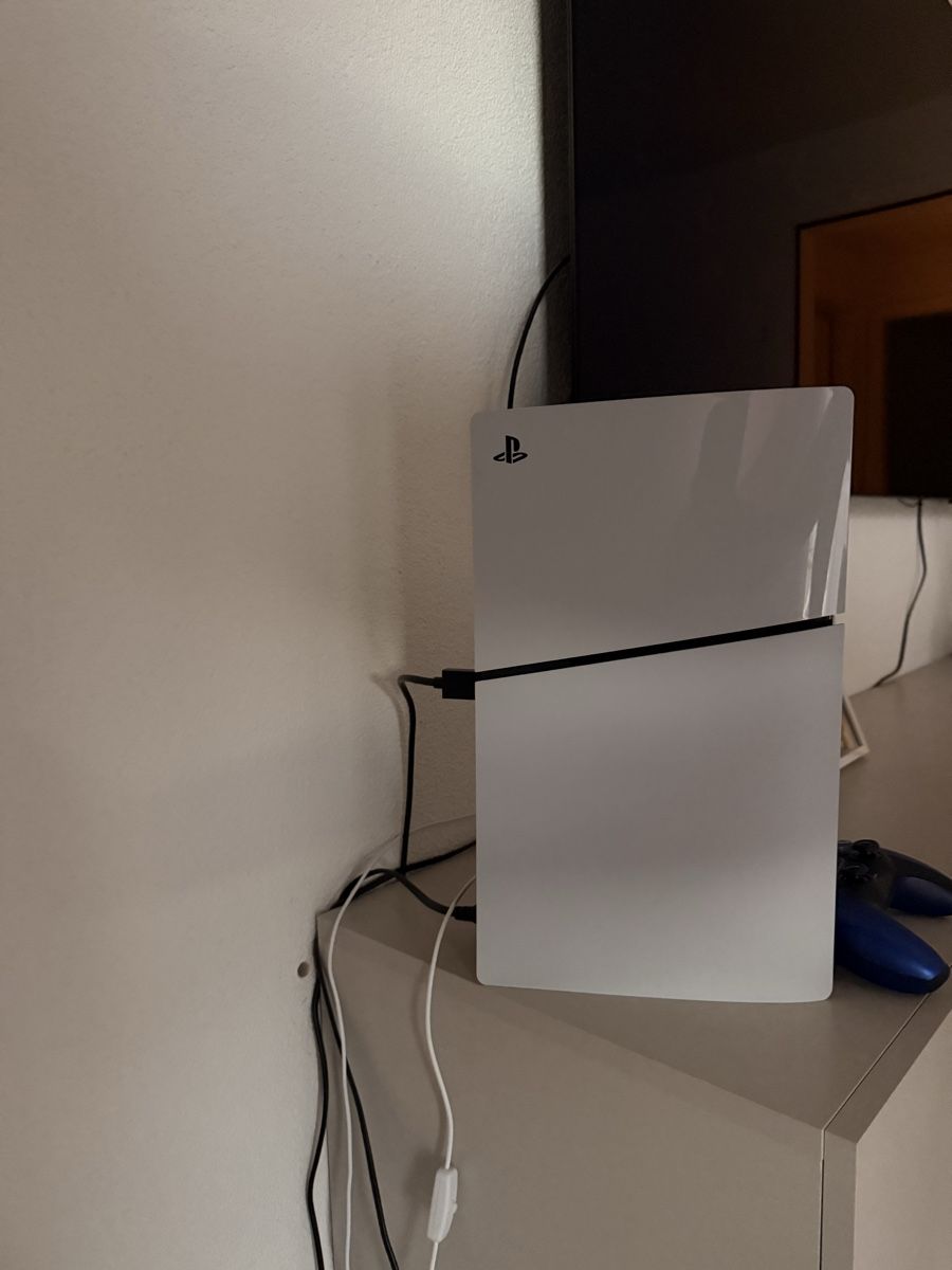Sony Konsolen: PlayStation 5 Digital Edition + 2 Controller, Headset, Lade – Gebraucht aus Wünnewil von san_h9dv 4