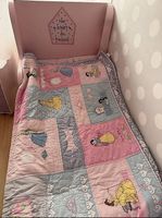 Hellrosa Busunge Bett + neue Matratze + Nachtschrank