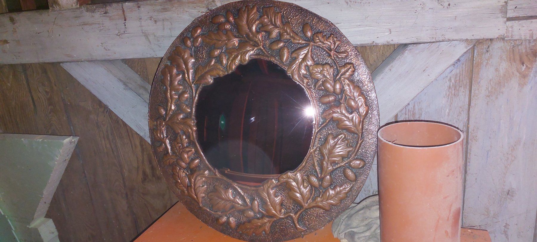 Specchi: Kupferspiegel mit Eichenlaub-Motiv – Usato da Brislach venduto da ericCH