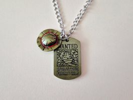 Collier One Piece avec Chapeau & Badge Militaire.