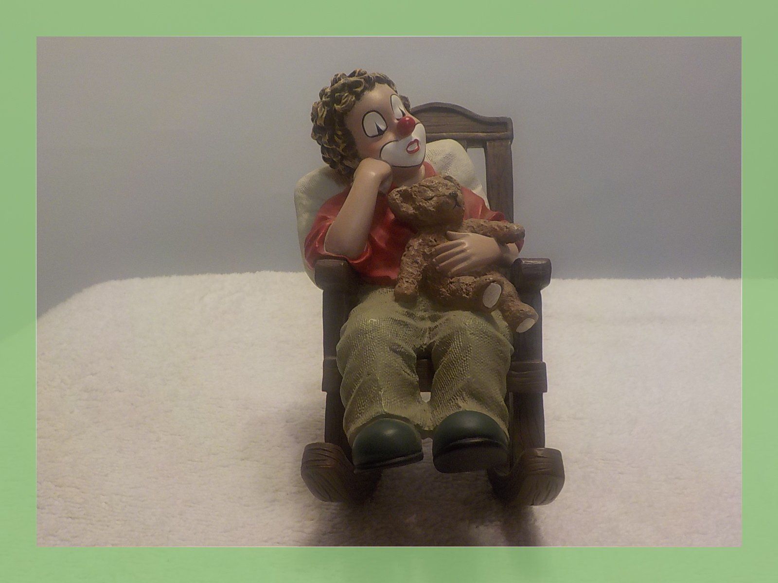 Statuette: Gilde Clown sitzend im Schaukelstuhl – Usato da Bülach venduto da Freieck
