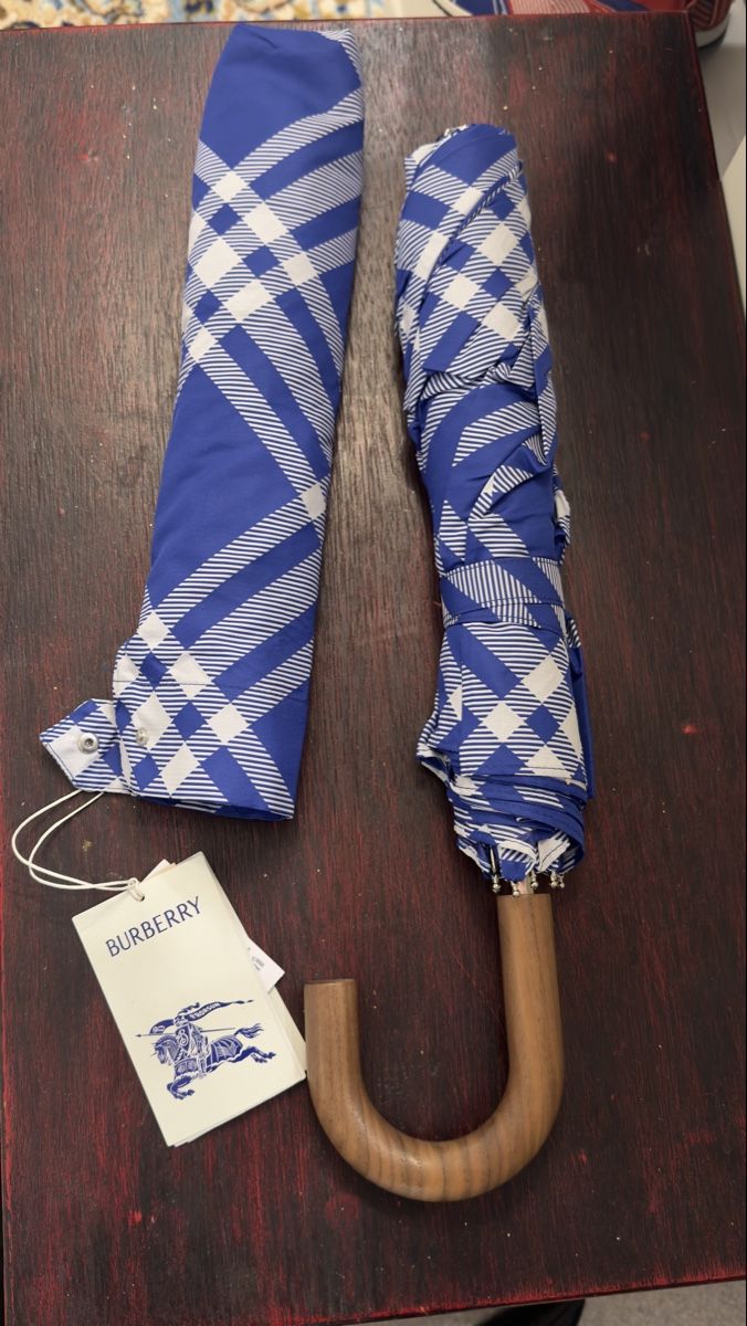 Burberry Ombrelli: Burberry Schirm, blau/weiss kariert – Nuovo e nell'imballaggio originale da Lachen SZ venduto da HelvetiaLuxury 2