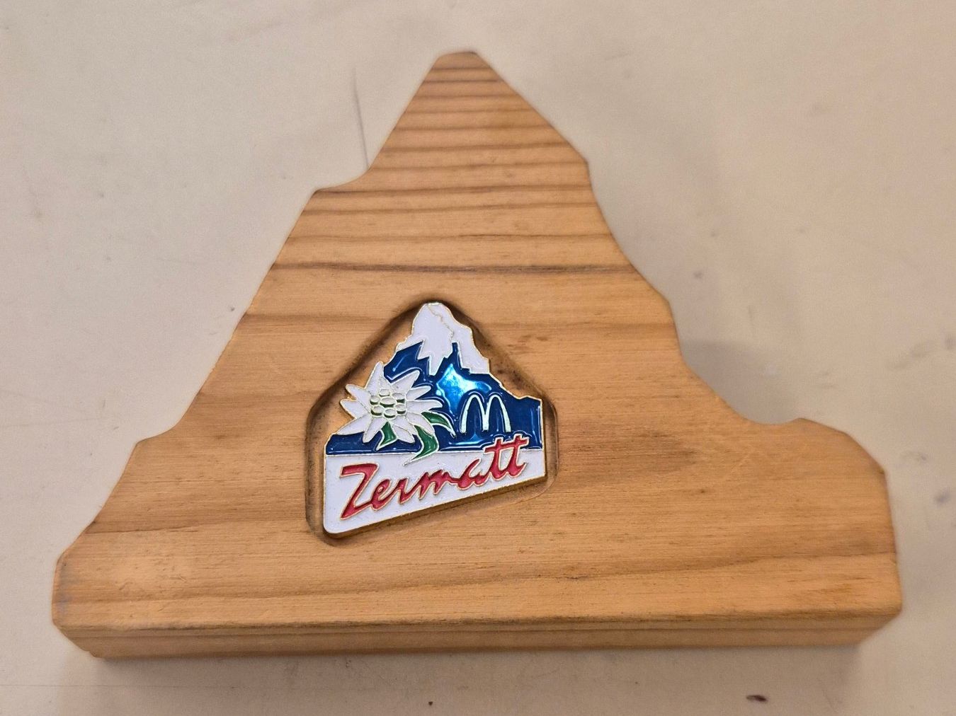 Plaketten & Abzeichen: Pin / Badge  "Zermatt" in Holzsockel – Neu (gemäss Beschreibung) aus Pratteln von Dollshop 1