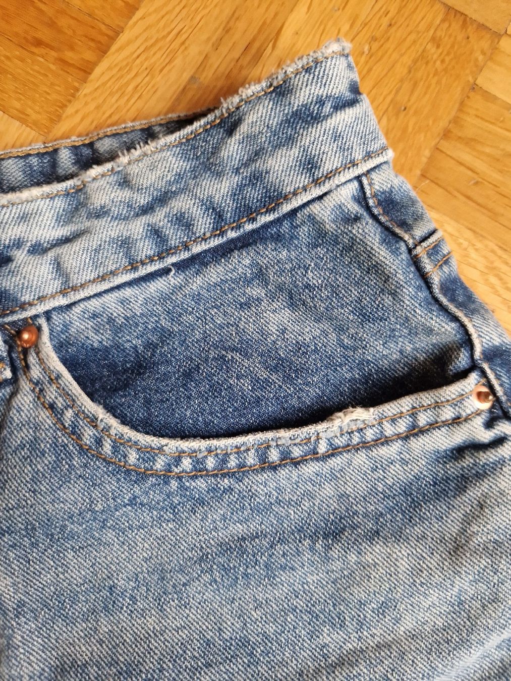 Pantaloni: Jeans shorts - size 42 EUR – Usato da Allschwil venduto da IreneTu 5
