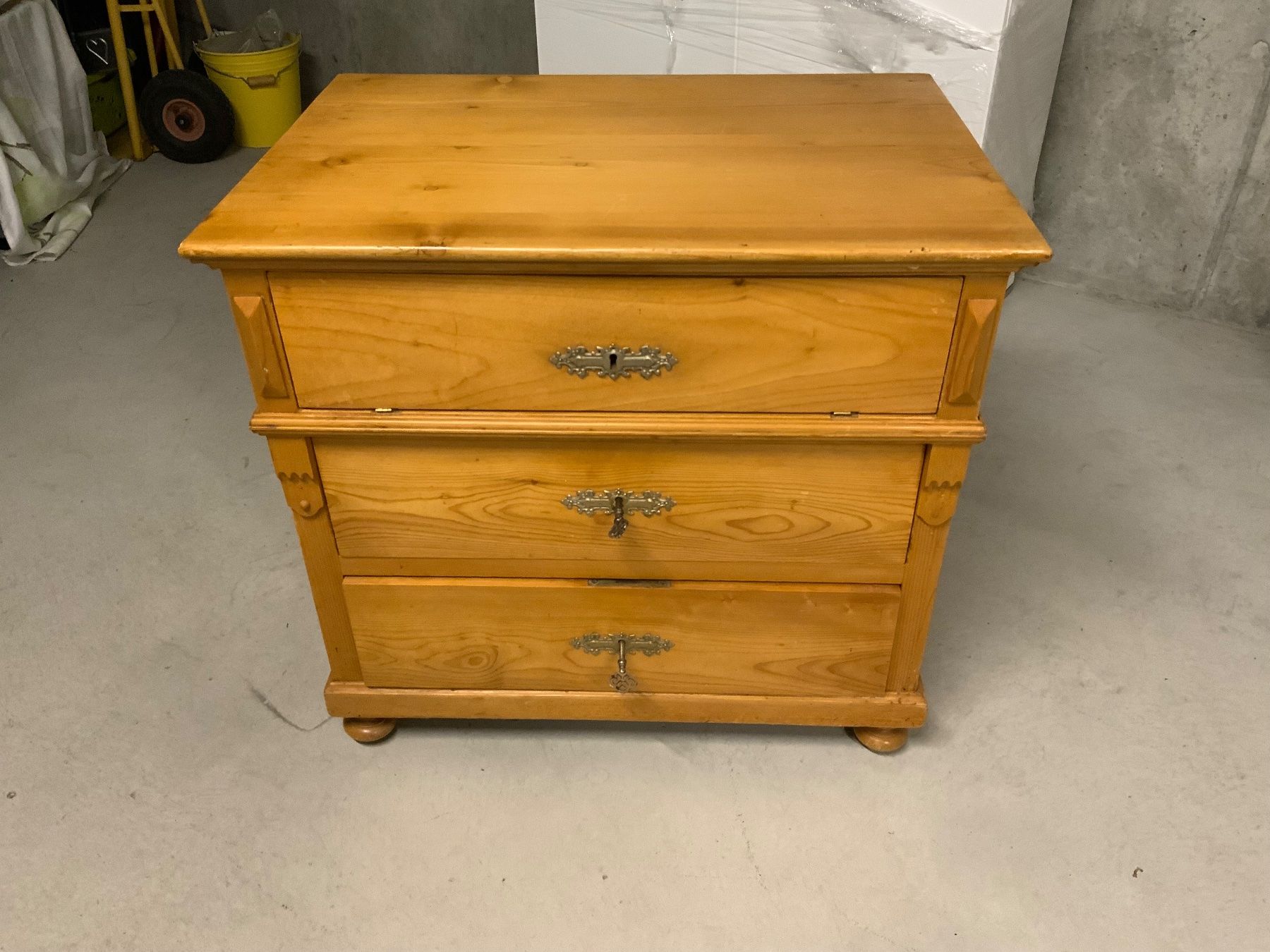 Commodes: Alte Kommode aus Holz – D'occasion à Thun par LGBgartenbahn 1