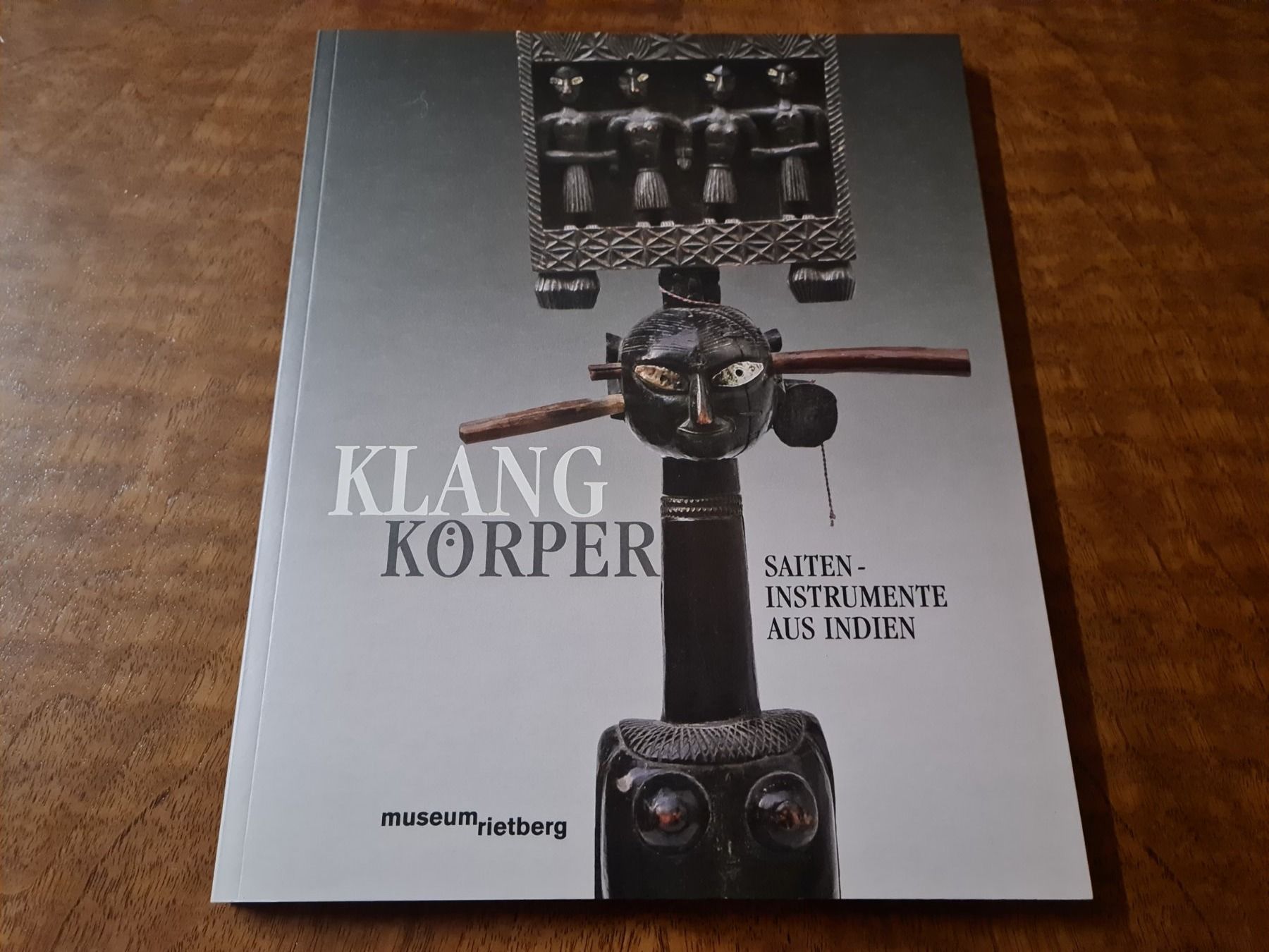 Livres: Klangkörper Saiten-Instrumente aus Idien – D'occasion à Erstfeld par Mario_boe0