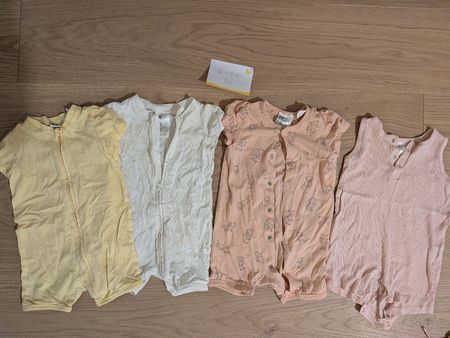 4 Baby Pyjamas H&M Grösse 74 kurzarm