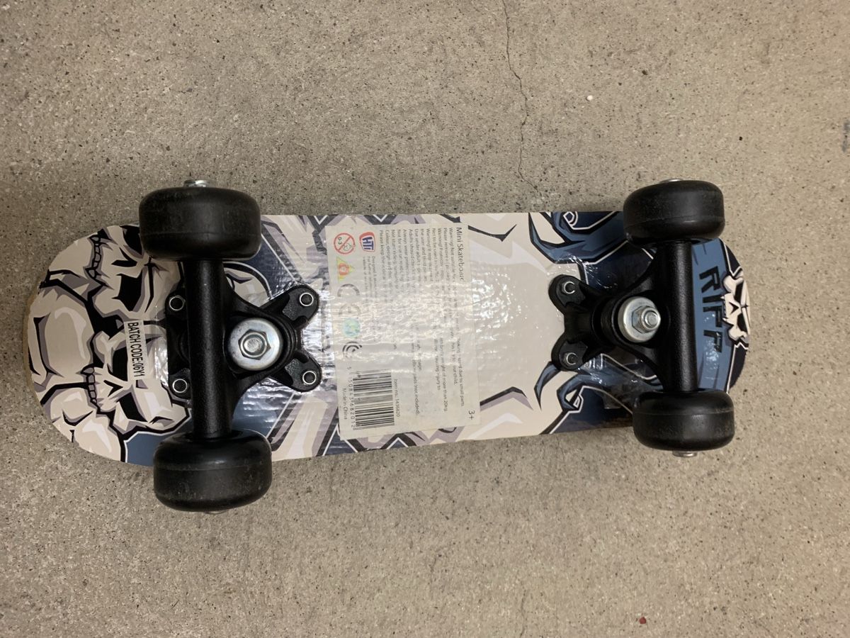 Skateboards: Mini skateboard 43 cm. – Usato da Basel venduto da Pardesi84 1