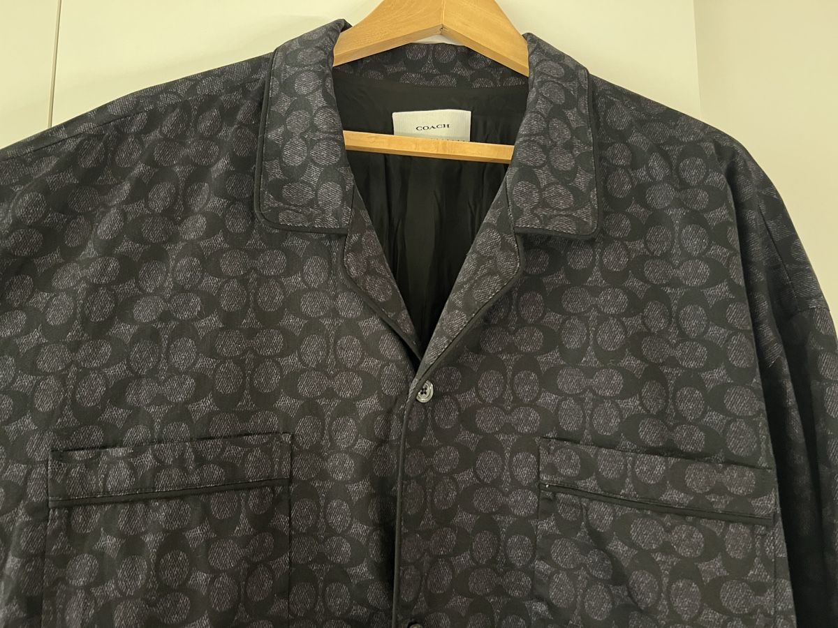 Coach Jacken: Hemd Herren Coach schwarz monogramm – Neu und originalverpackt aus Chur von ZATO 1