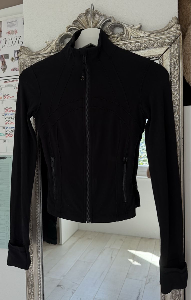 Lululemon Vestes: Lululemon devine jacket, black, size 0 – D'occasion à Meilen par ver_bh9r