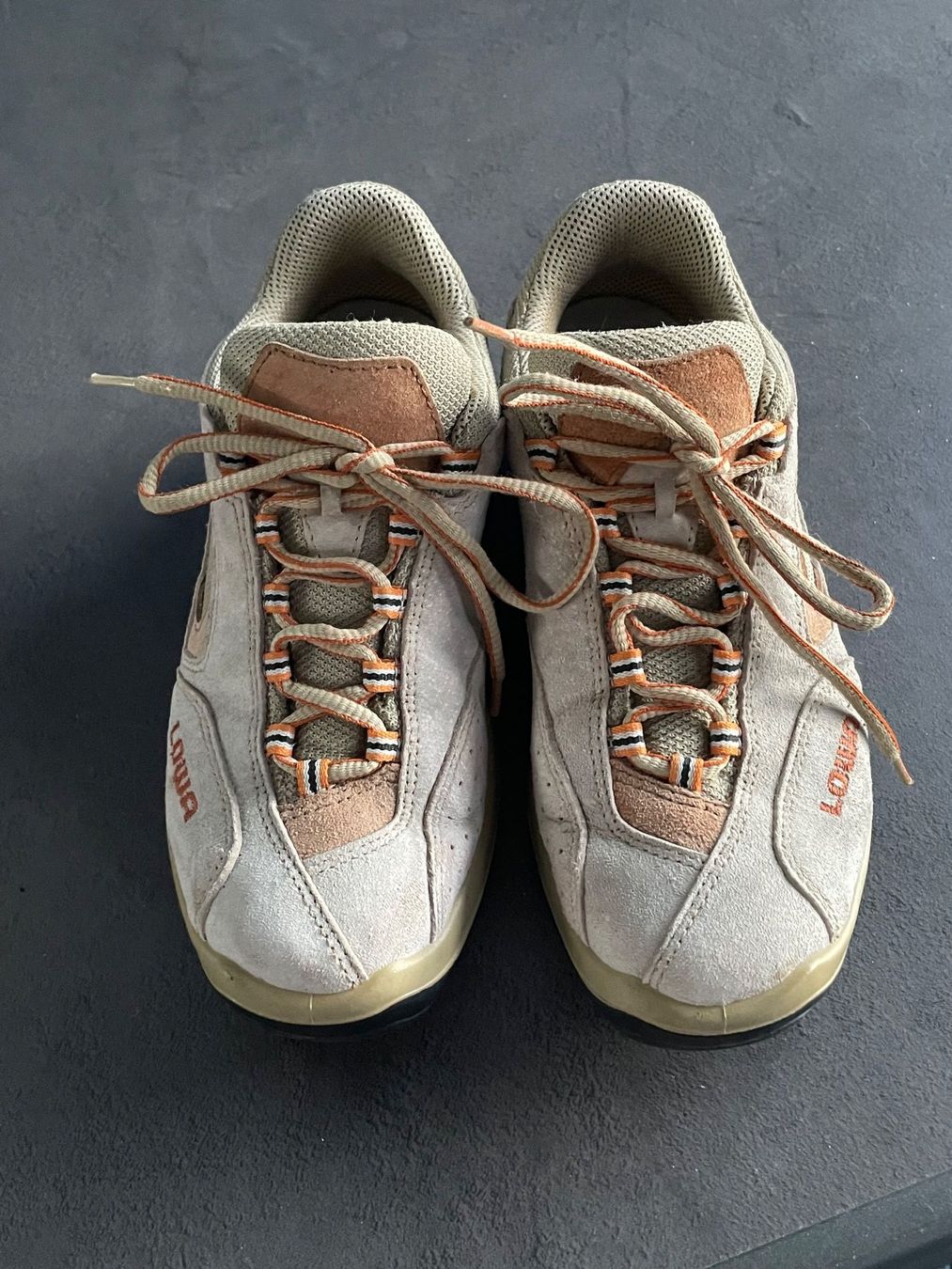 Lowa Scarpe da donna: Lowa Wanderschuhe Gr. 37 beige, Damen Trekkingschuhe – Usato da Winkel venduto da Kade50