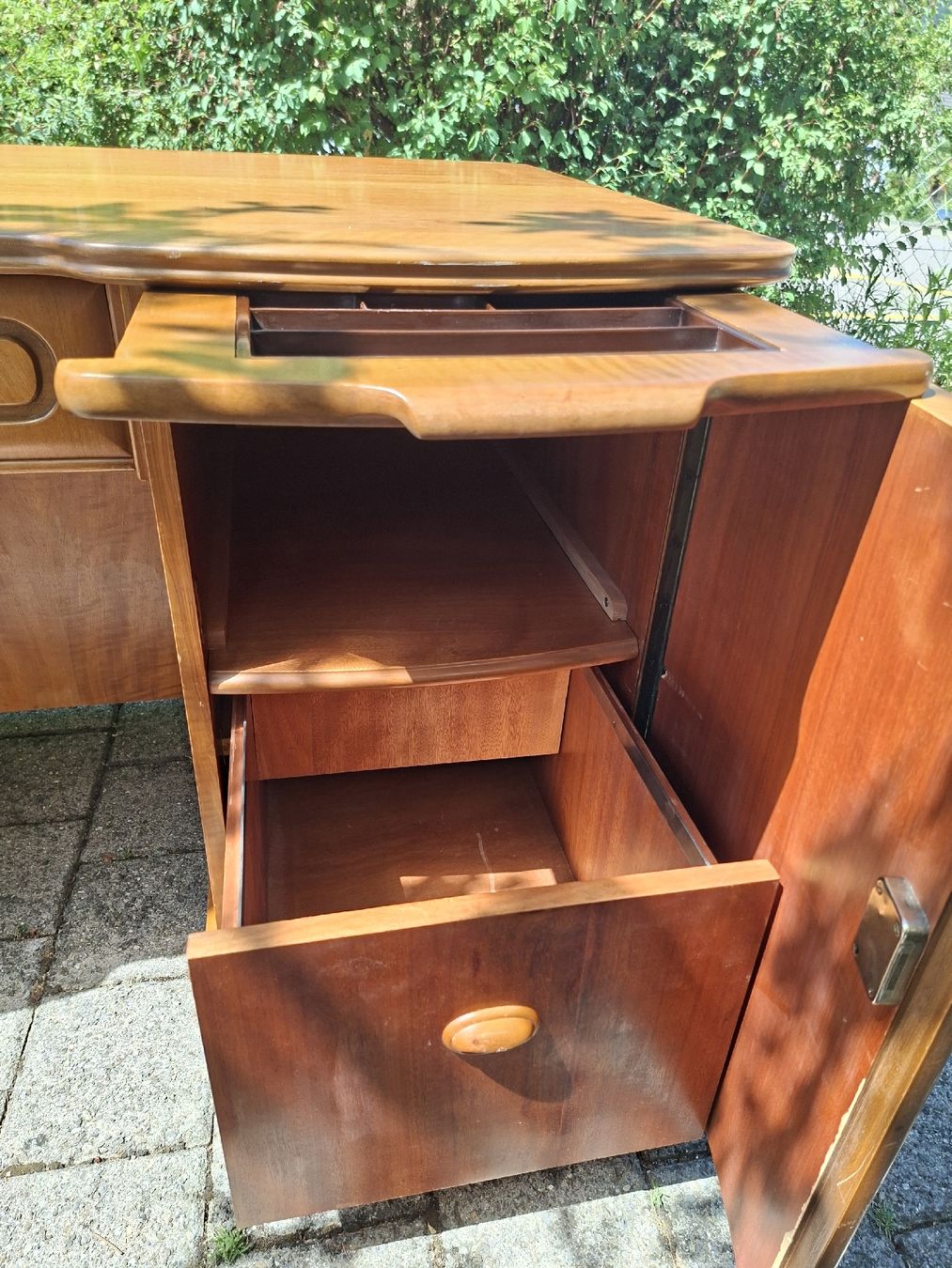 Scrivanie: Midcentury Schreibtisch ais Holz – Usato da Adliswil venduto da rebeccarachel 1