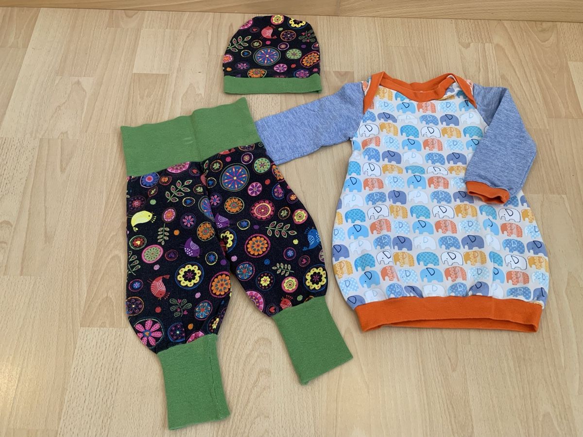 Lotti & Set di vestiti: Mädchen Kleider Set gemischt, Grösse 74/80 – Usato da Bichwil venduto da ana_56wl