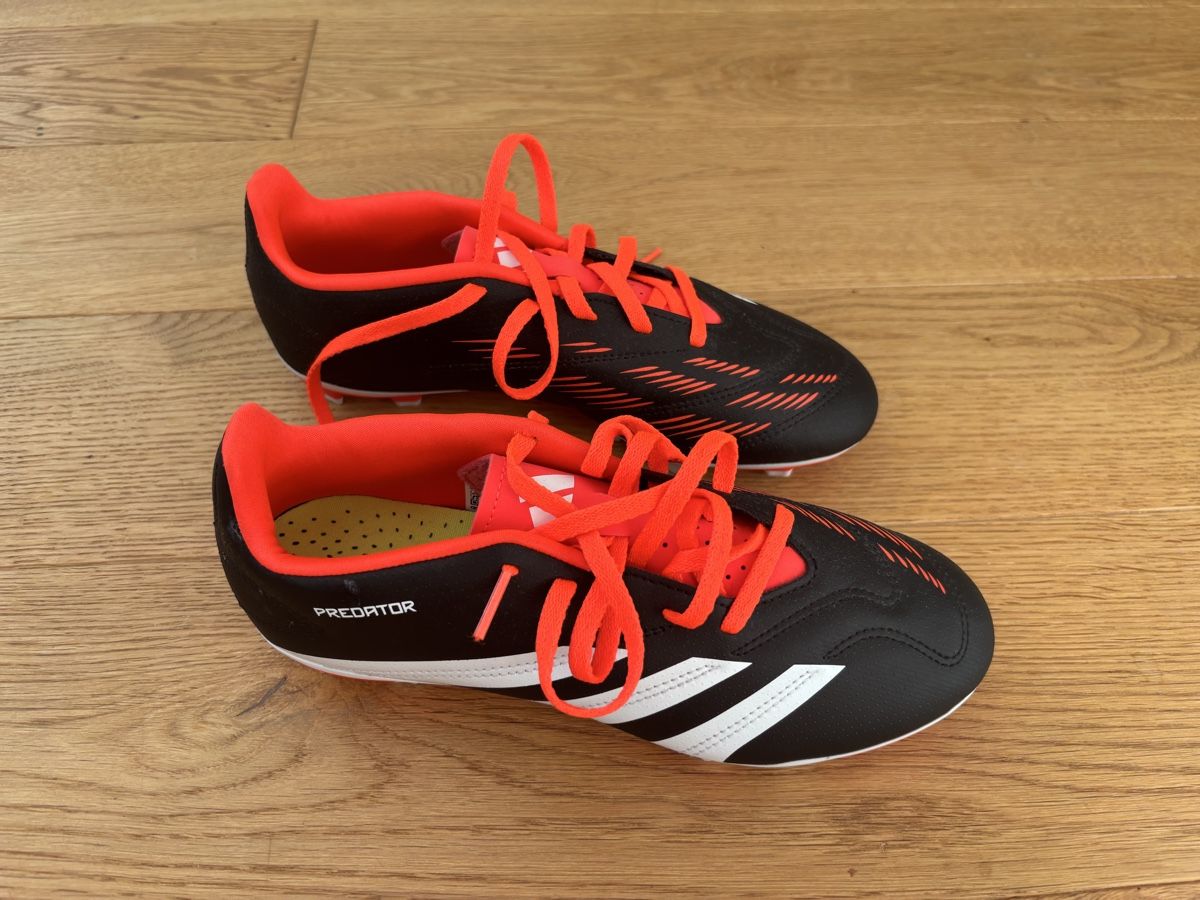 Scarpe per ragazzi: Fussball Schuhe 38 2/3 – Nuovo (secondo la descrizione) da Adligenswil venduto da ZGB