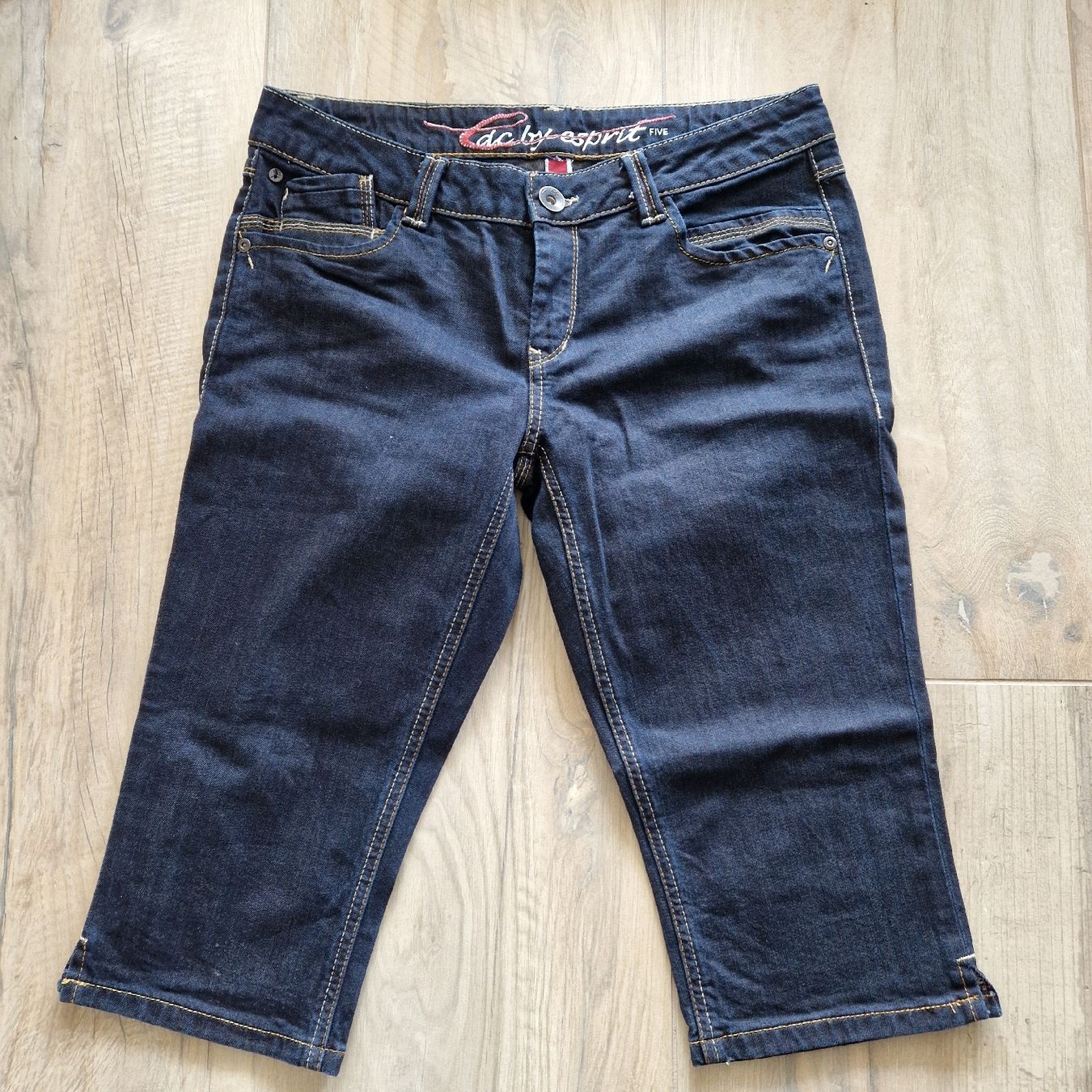 Esprit Pantaloni: Esprit Jeans Capri dunkelblau Grösse 31 – Usato da Roggliswil venduto da bi10do