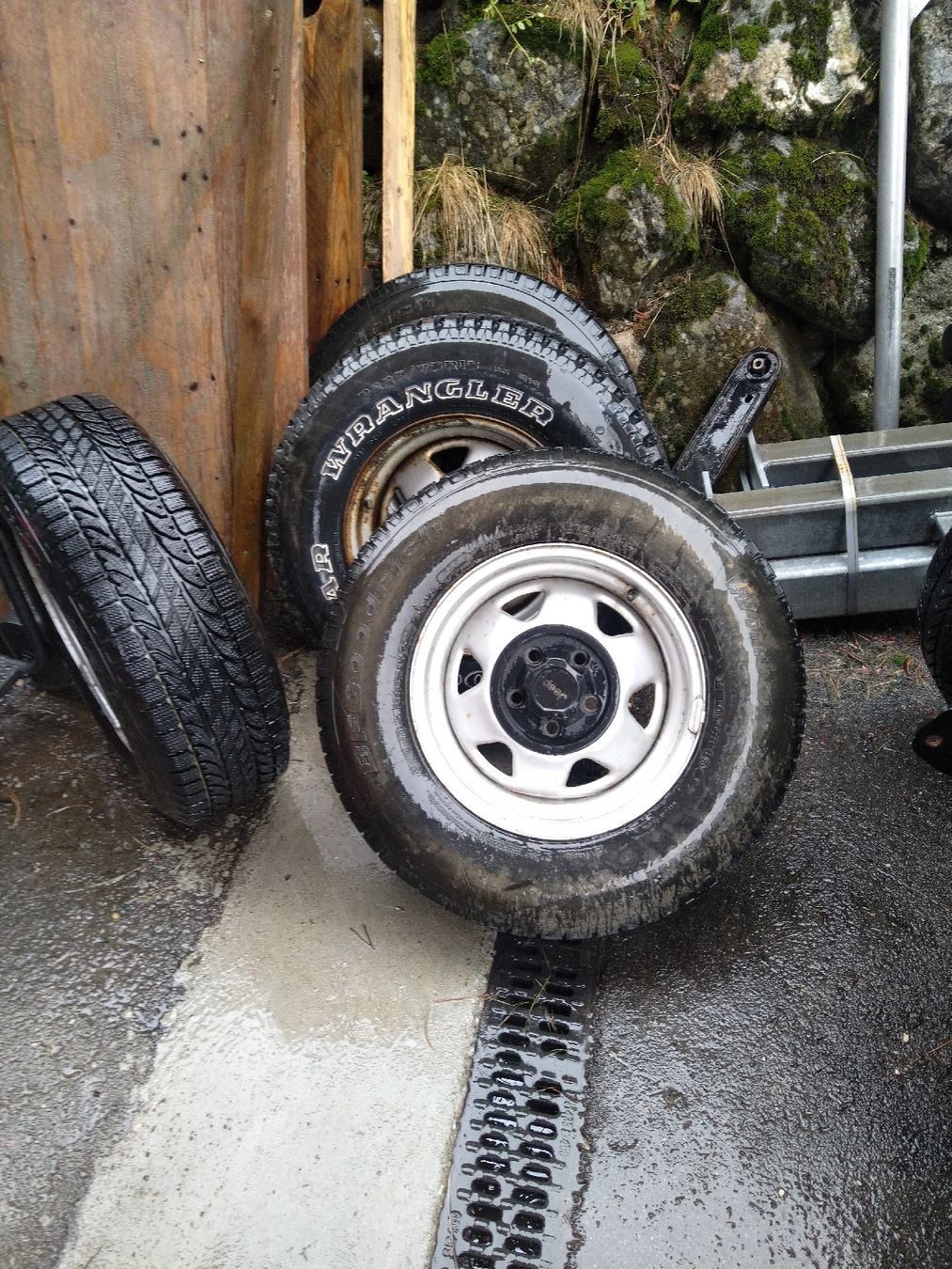 Pneus & Kompletträder: Jeep Wrangler YJ Räder – Gebraucht aus Lauenen b. Gstaad von Rezalb