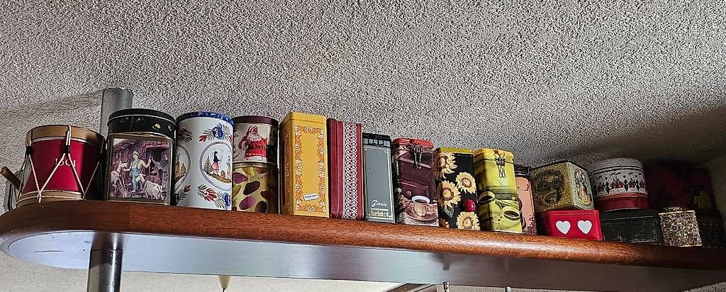 Alle Dekorationen: Büchsensammlung – Gebraucht aus Stetten AG von Wurzel010
