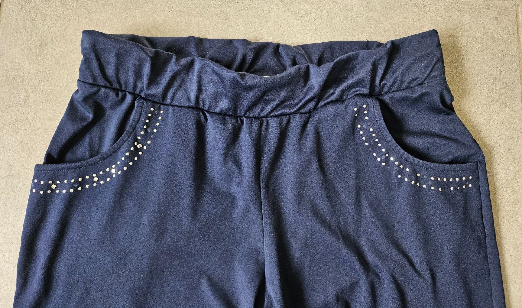 Pantaloni: Hose elegant,leicht glänzend,Elastbund,Kurzgrösse 20/Gr. 40 – Usato da Siblingen venduto da Vany_McDougall 2